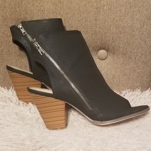 Black heels. Size 11